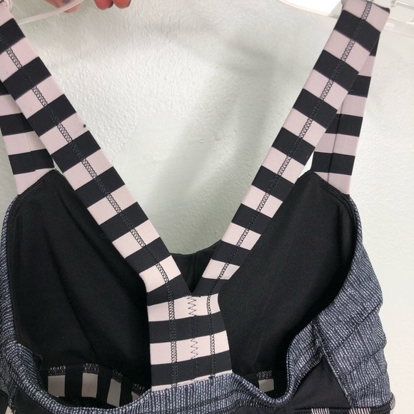 Lululemon Run Times Tank Luxtreme 4 Black Cream Stripe Drawstring Cinched Waist - Picture 4 of 13